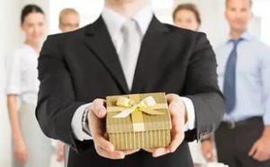 9 недорогих подарков для коллег и друзей